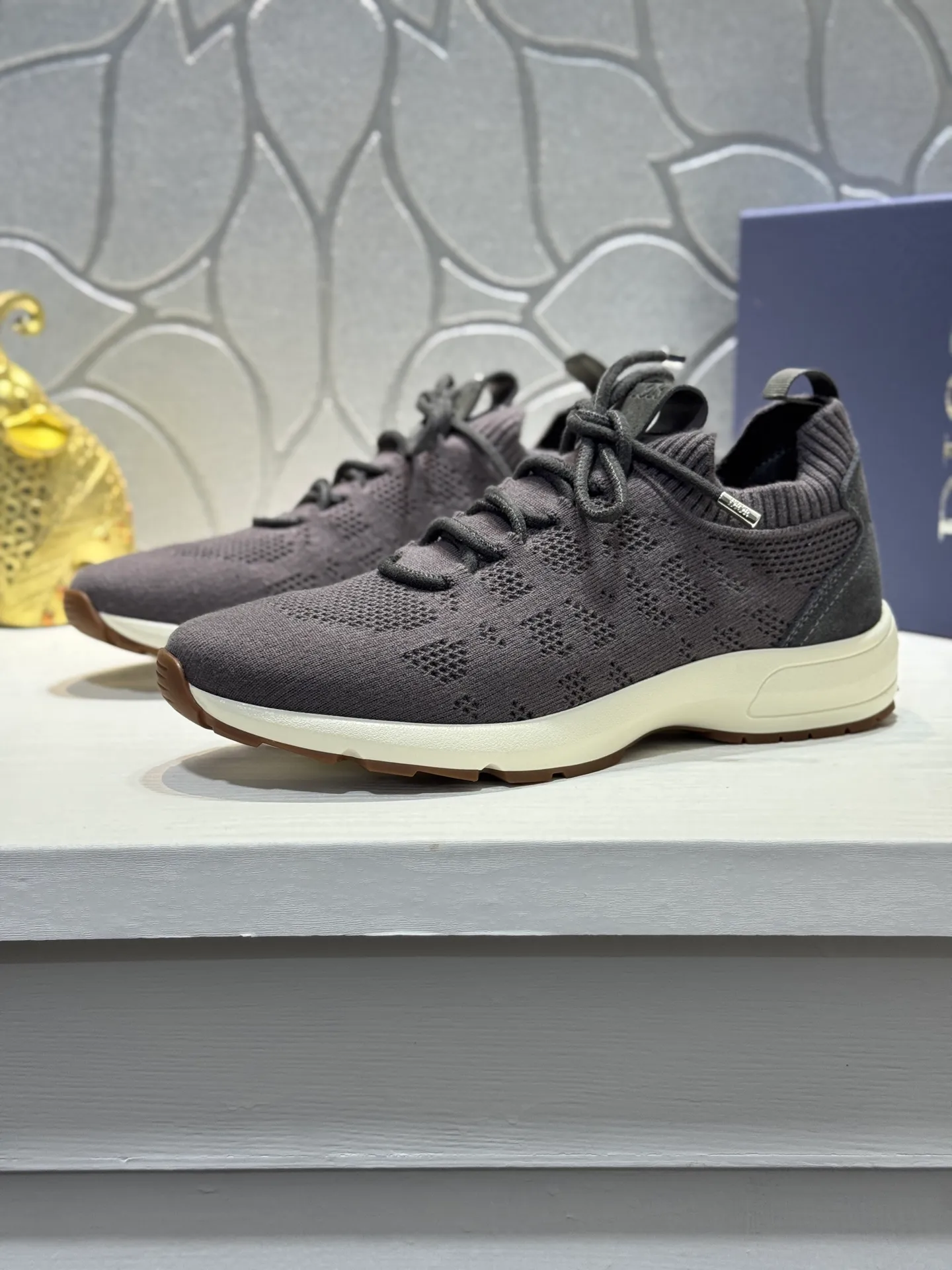 Men's shoes💰400【New style】🎠🎠Dior🔍Top purchasing agent🇮🇹 Di The new super-popular sneakers from the popular sneakers are synchronized with the new counters. The uppers are made of flying woven fabrics, and the logo logo on the tongue is perfectly reproduced with complex craftsmanship that is a must-have for fashionistas. The soles: the original soles are specially provided by the original factory, and the exclusive molded soles are super comfortable. The original factory orders, 🔍🔍multiple colors are available, you can go in and out of the counter at will, welcome to compare, a must-have for fashionable men. Code number: 38-44 (45 customized